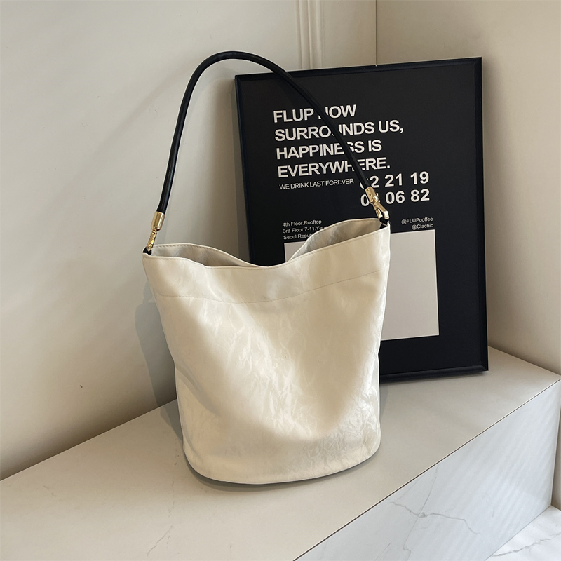 Large Capacity Women's Casual Shoulder Bag - Summer 2025 Minimalist Underarm Tote for Relaxed Commuting