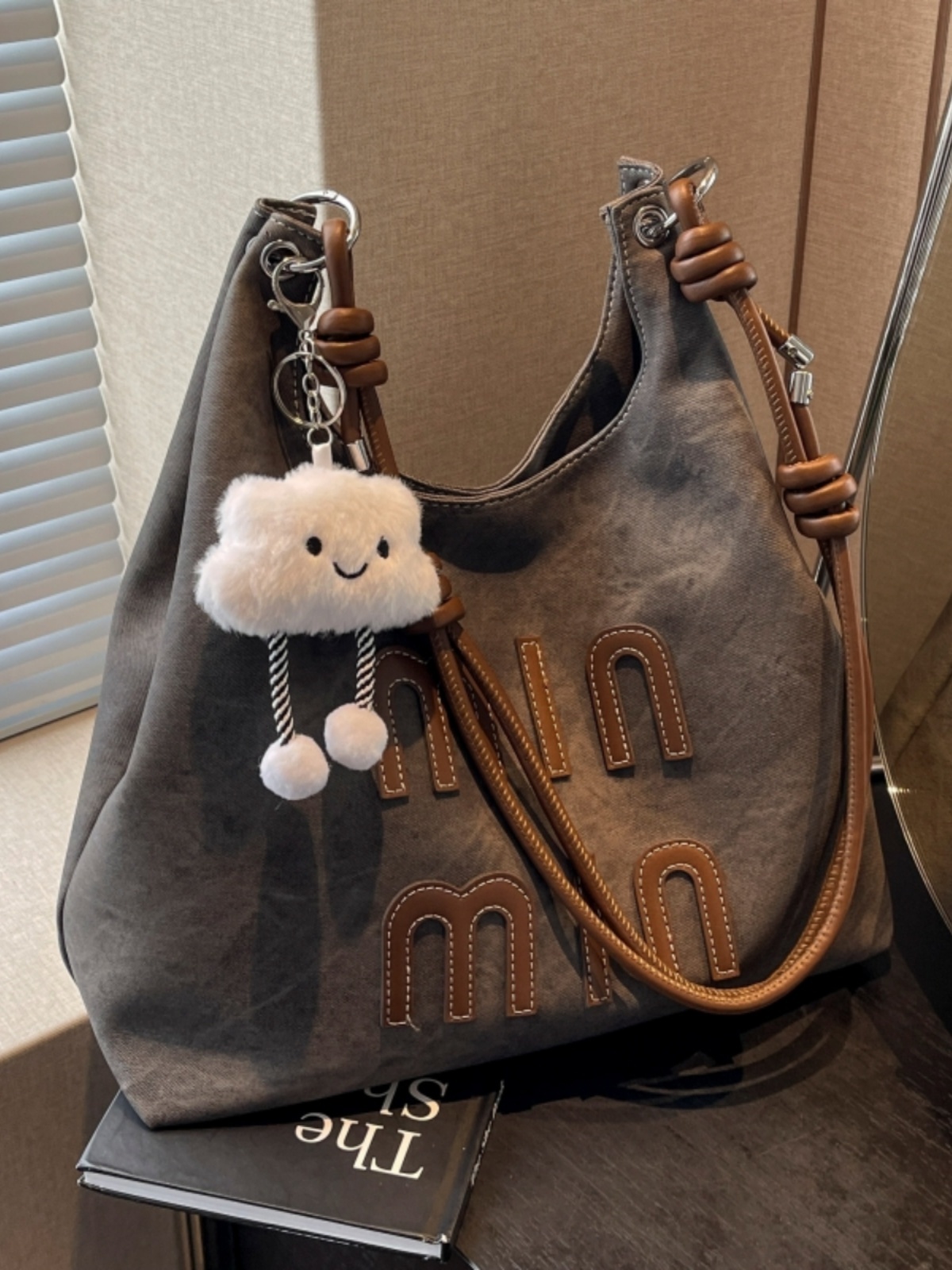 Large Capacity Women's Crossbody Bag - High-End Underarm Tote for Spring/Summer 2025, Stylish Commuting & Everyday Use