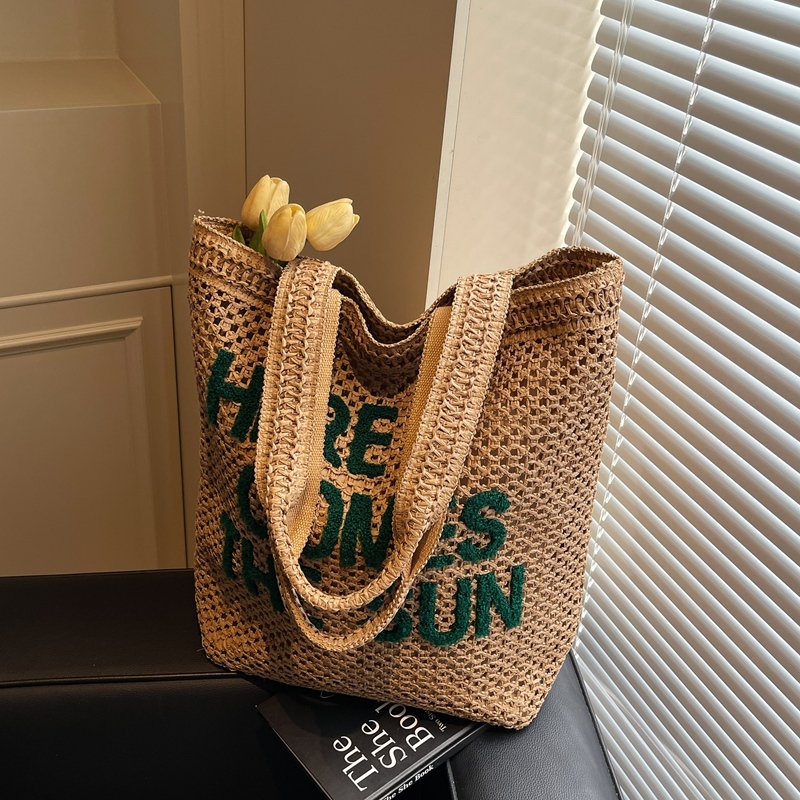 Large Capacity Woven Straw Tote Bag for Women - Stylish Single-Shoulder Design for Summer Beach Vacation and Commuting