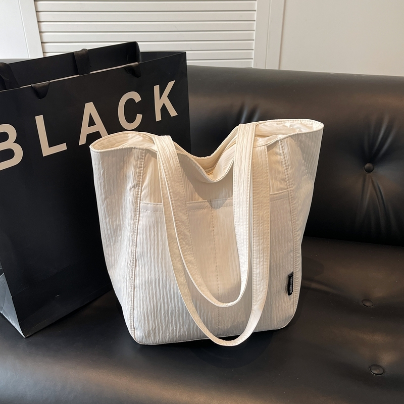 Large Capacity Wrinkled Canvas Tote Bag for Women - Summer 2025 Commuter Shoulder Bag in Korean Lazy Style