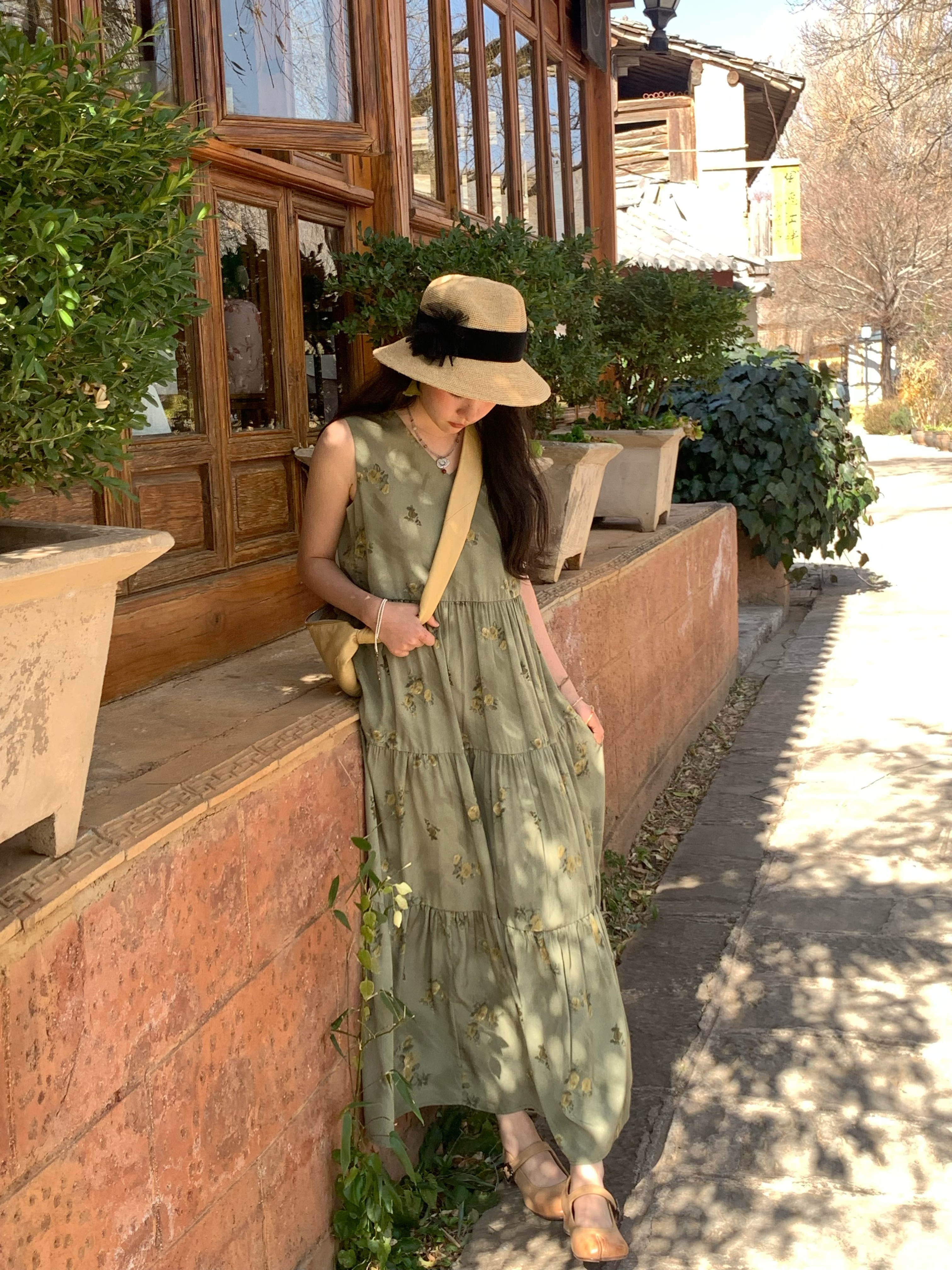 Light Spring Mountains Retro Floral Maxi Dress for Women - Loose V-Neck Sleeveless Long Dress, Perfect for Summer 90s & Y2K Style