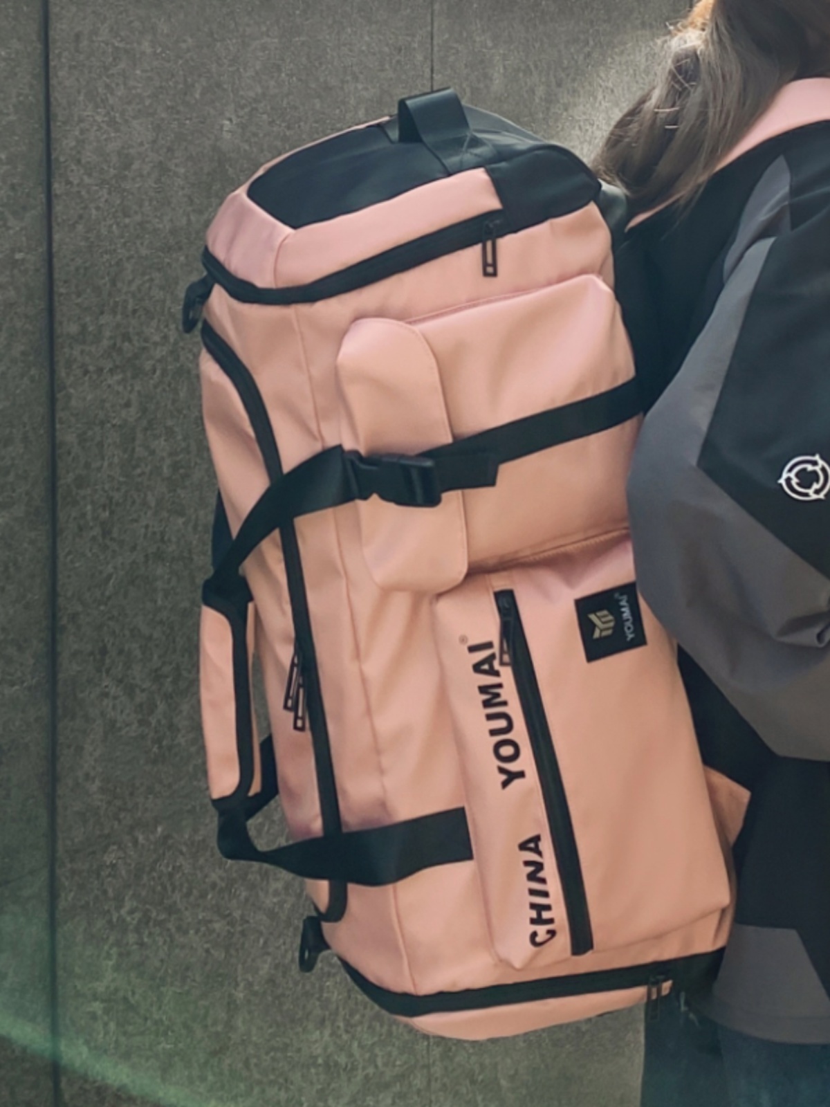 Lightweight Large-Capacity Travel Backpack for Women - Men's Gym Bag with Dry Wet Separation, Ideal for Short-Distance Trips