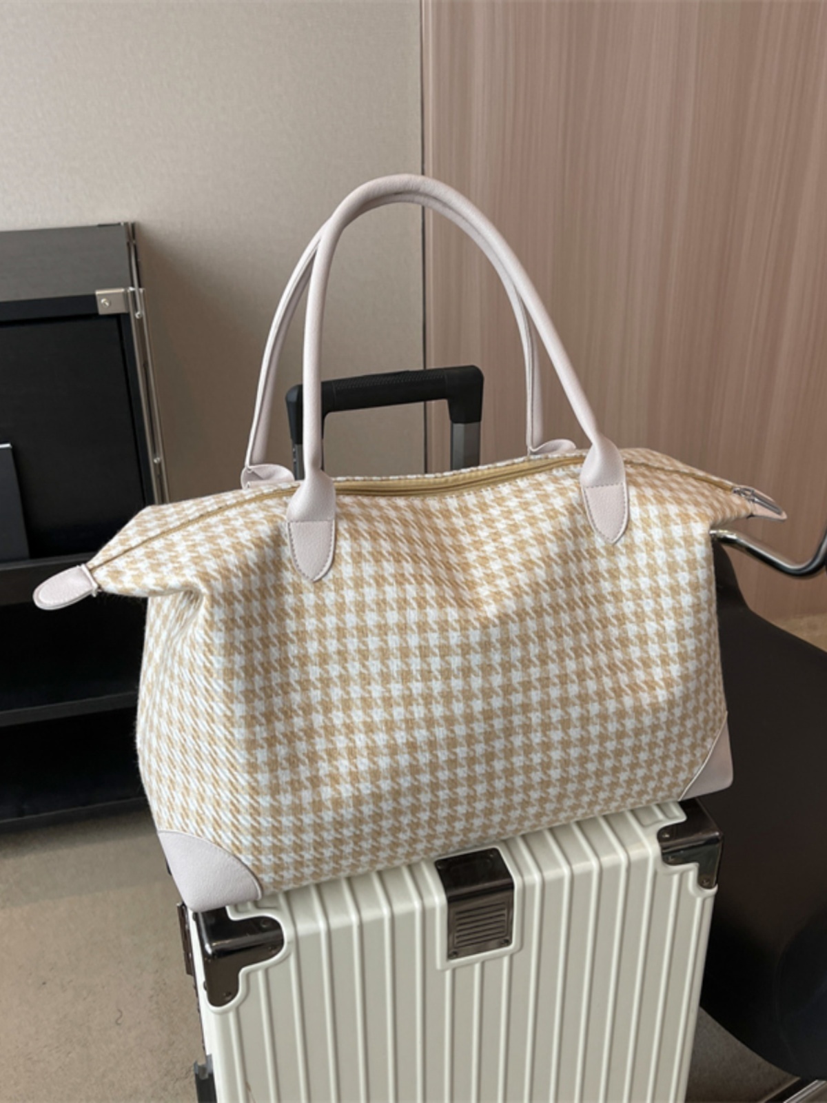 Lightweight Large-Capacity Travel Bag for Commuting, Gym, and Maternity - Versatile Short-Distance Business Trip Tote