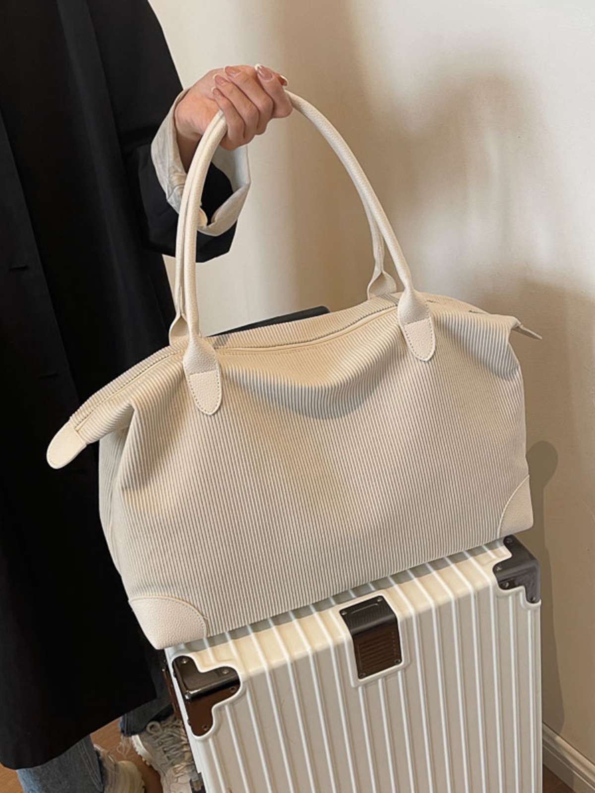 Lightweight Large-Capacity Travel Bag for Commuting, Gym, Maternity & Short-Distance Trips - Stylish Versatile Shoulder Bag