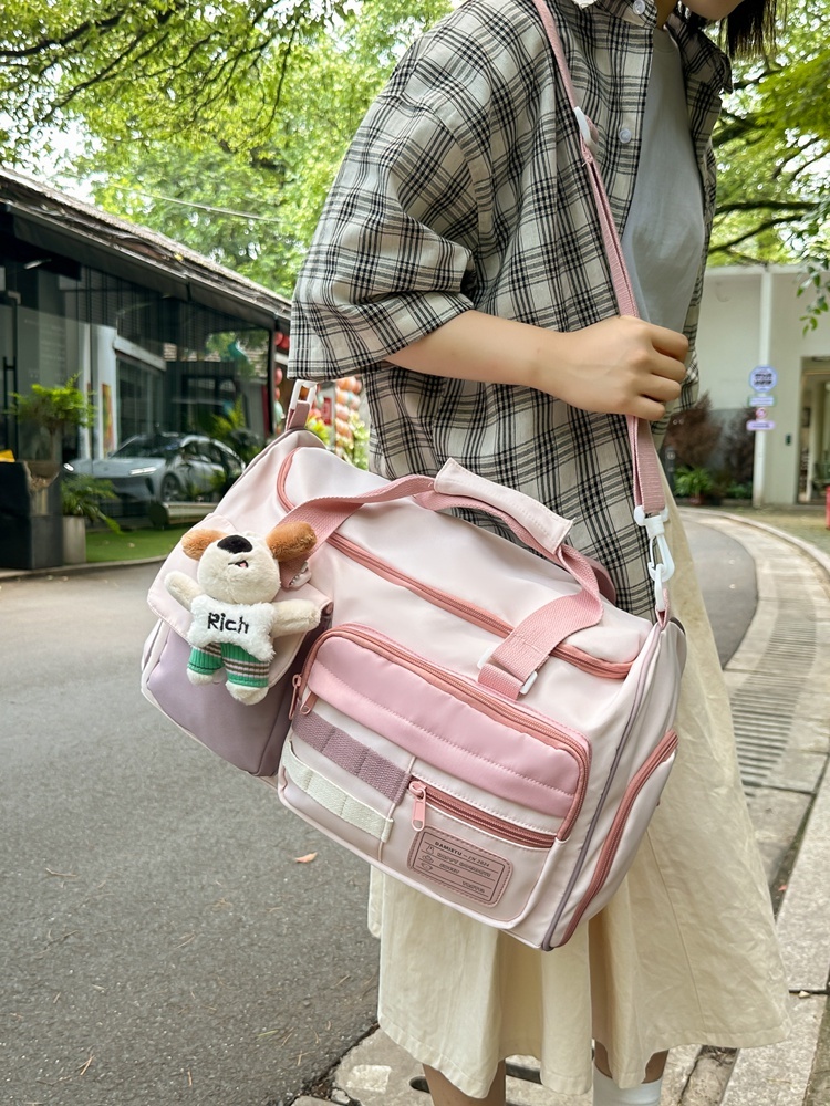 Lightweight Large Capacity Travel Handbag for Women - Stylish Storage Bag for Fitness, Maternity, and Short-Distance Journeys