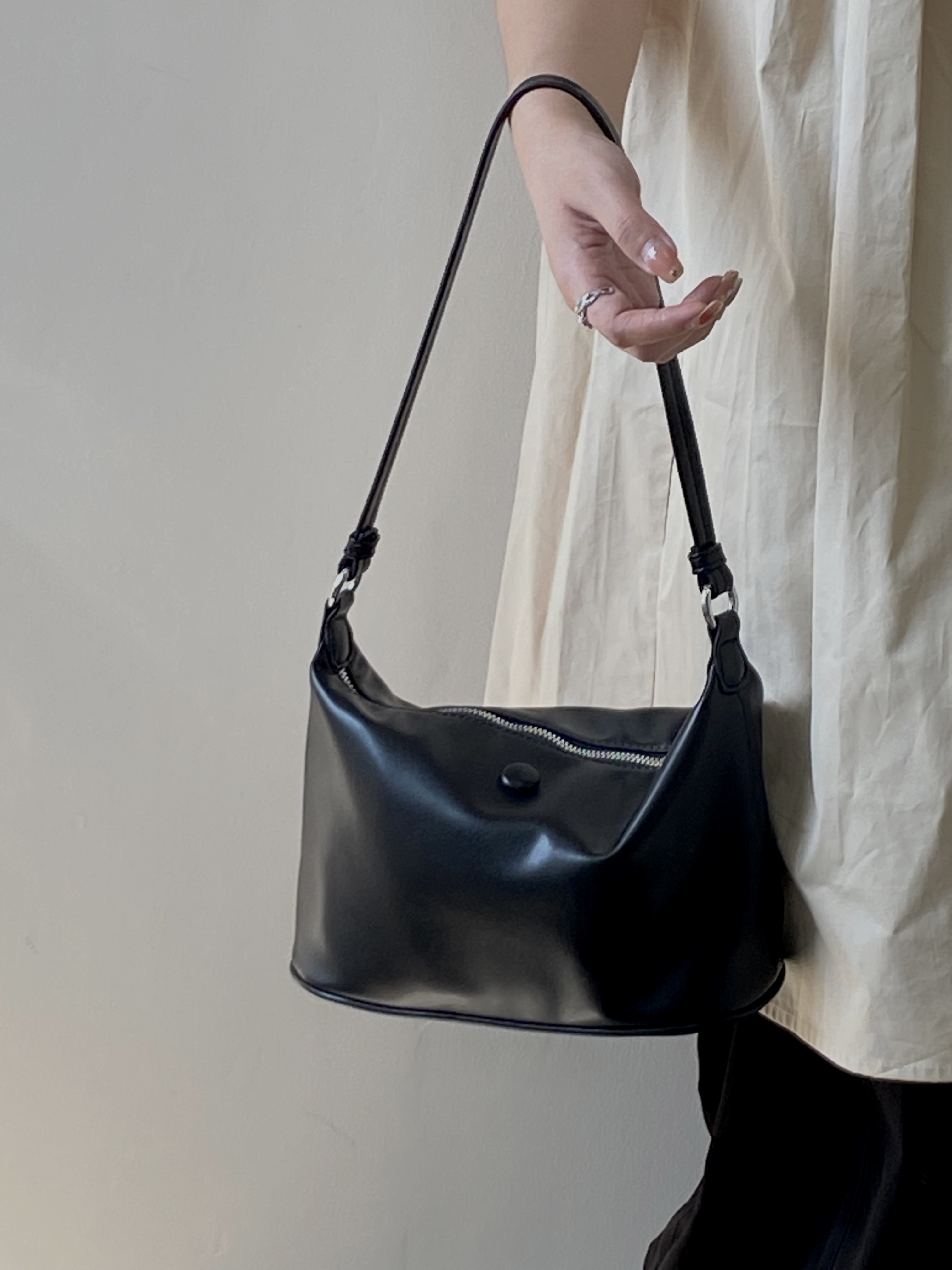 Lightweight Women's Dumpling Bag - Versatile Hand-Held & Underarm Shoulder Style, Perfect for 2025 Trends and Everyday Use
