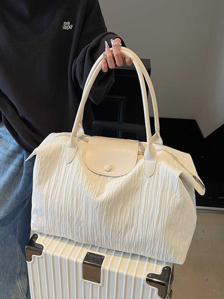 Lightweight Women's Large Capacity Commuter Bag - Fashionable Shoulder Bag for Business Travel, Maternity, and Gym