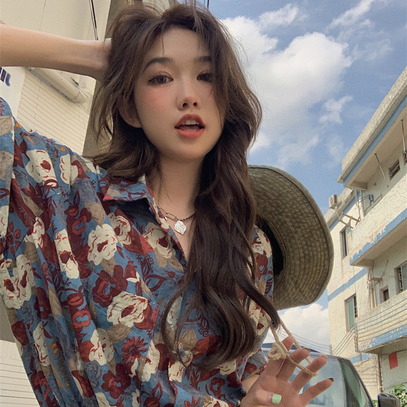 Loose Floral Short-Sleeve Shirt for Women - Retro Hong Kong Style Hawaiian Beach Top, Unique Niche Trendy Fashion