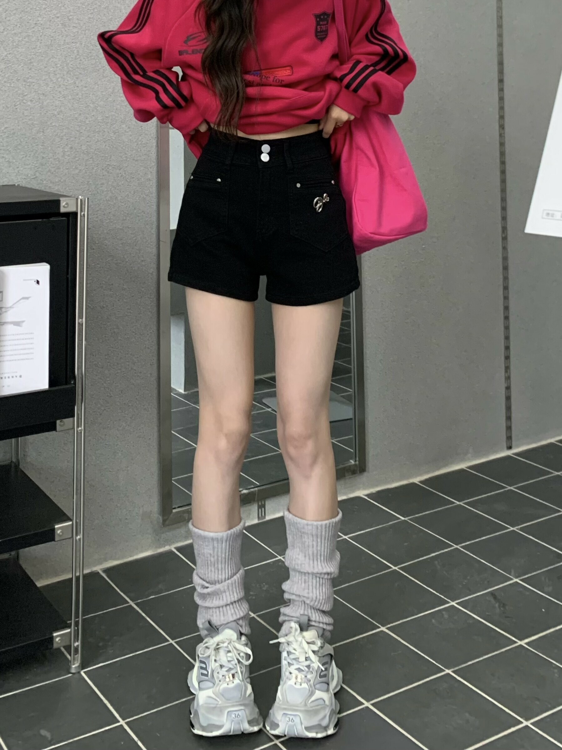 Mid-Waist Short Denim Shorts for Women - American Vintage Style Slimming Bodycon Hot Pants for Summer, Petite Fit