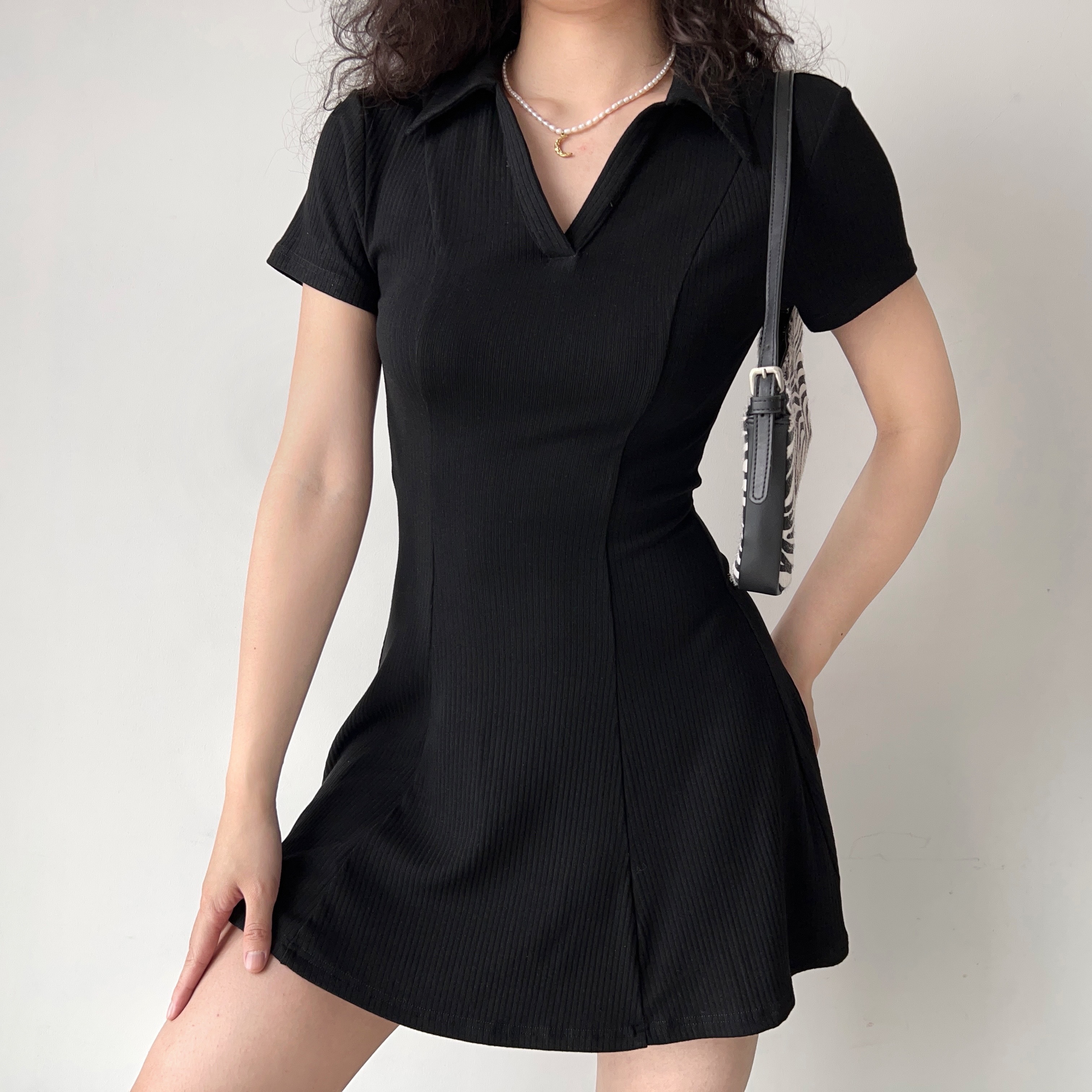 Minimalist Black Short Sleeve Dress for Women - Waist-Cinching A-Line Skirt, European American Style, Chic and Slimming Fashion