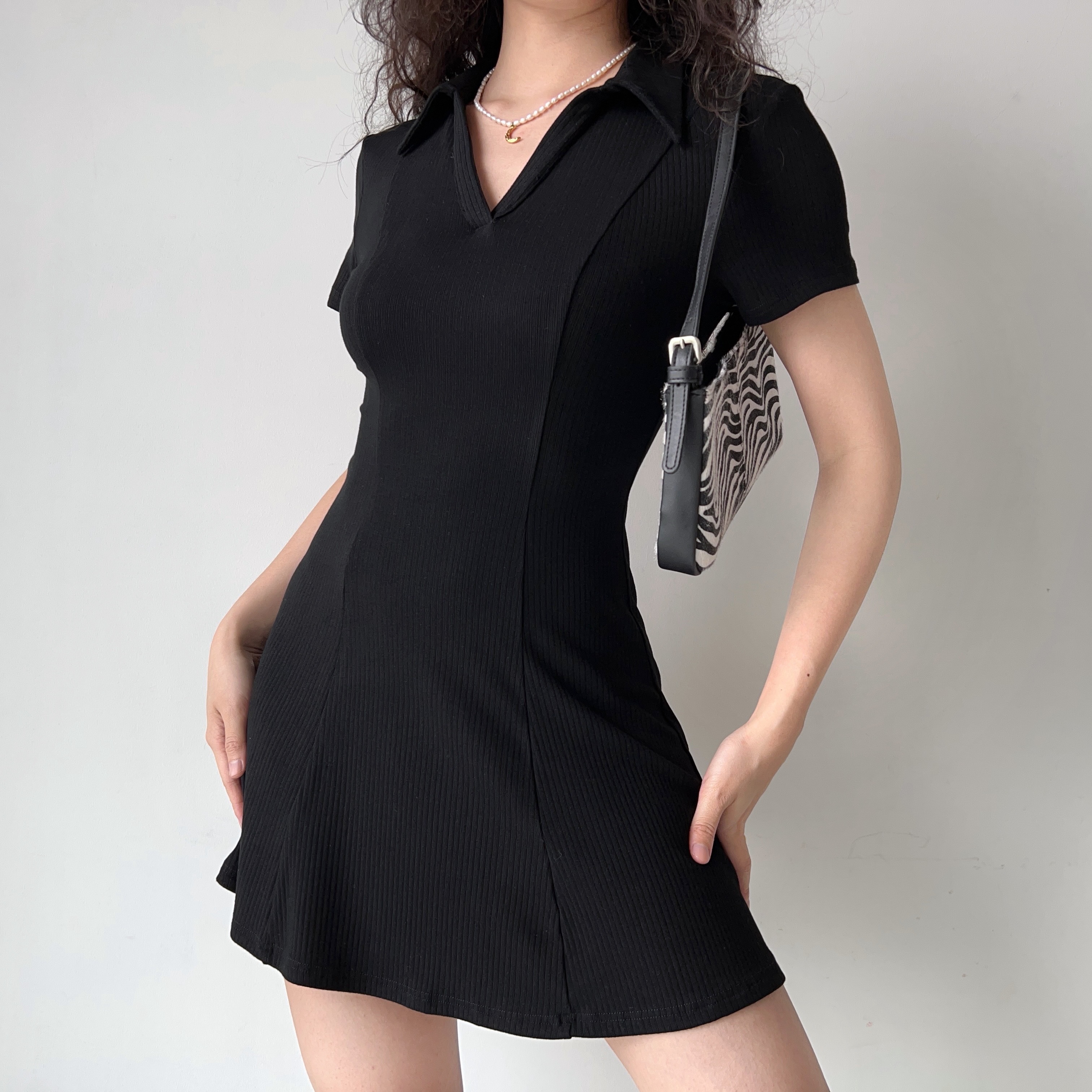 Minimalist Black Short Sleeve Dress for Women - Waist-Cinching A-Line Skirt, European American Style, Chic and Slimming Fashion