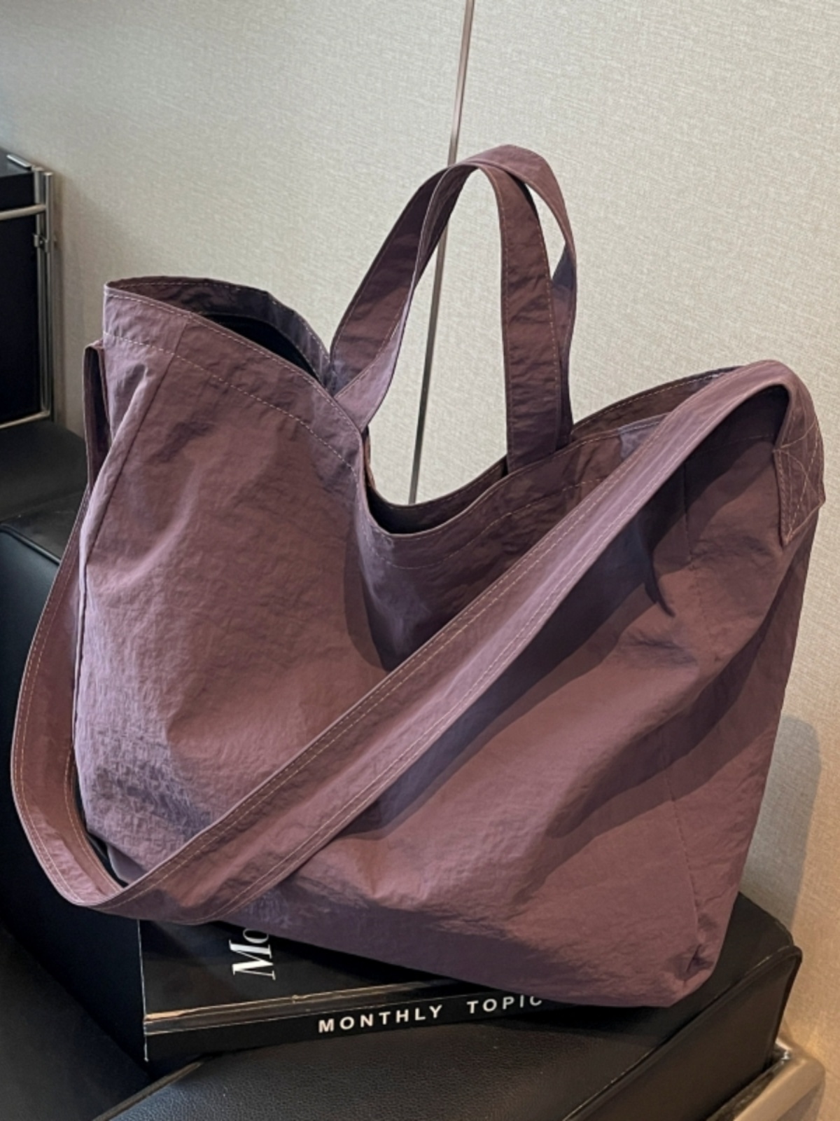 Minimalist Large Capacity Women's Canvas Tote Bag - Versatile Crossbody Design for Lazy Style and Everyday Use