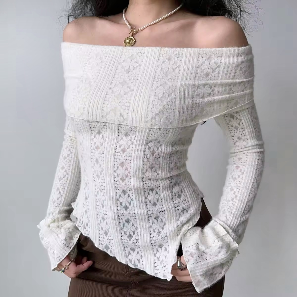 One-Shoulder Hollow-Out Knitted Long Sleeve T-Shirt for Women – Slim Fit European and American Style Spicy Girl Top
