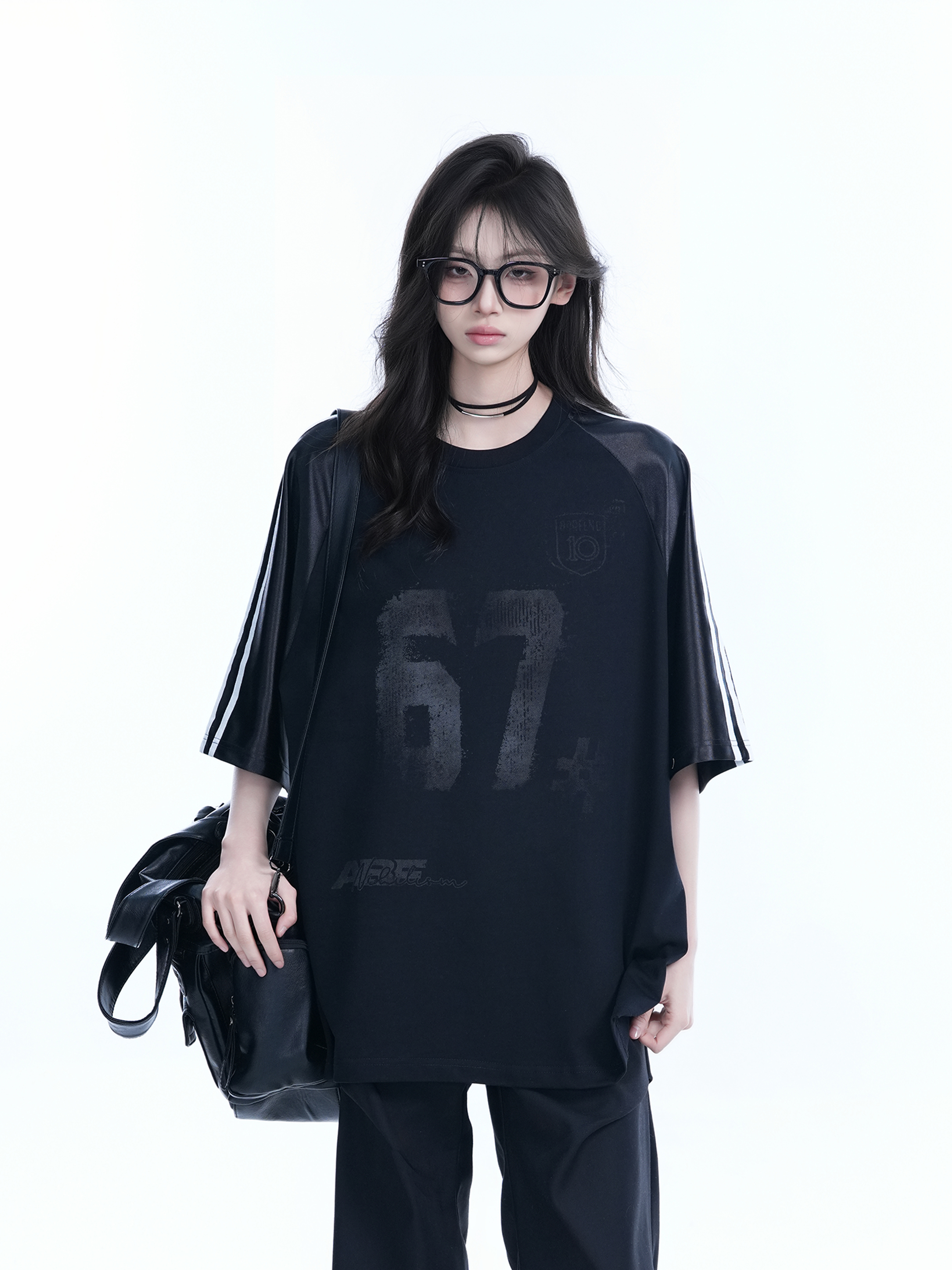 Oversized Black Short-Sleeve T-Shirt for Women - American High Street Sports Style, Loose Fit, Casual Chic.