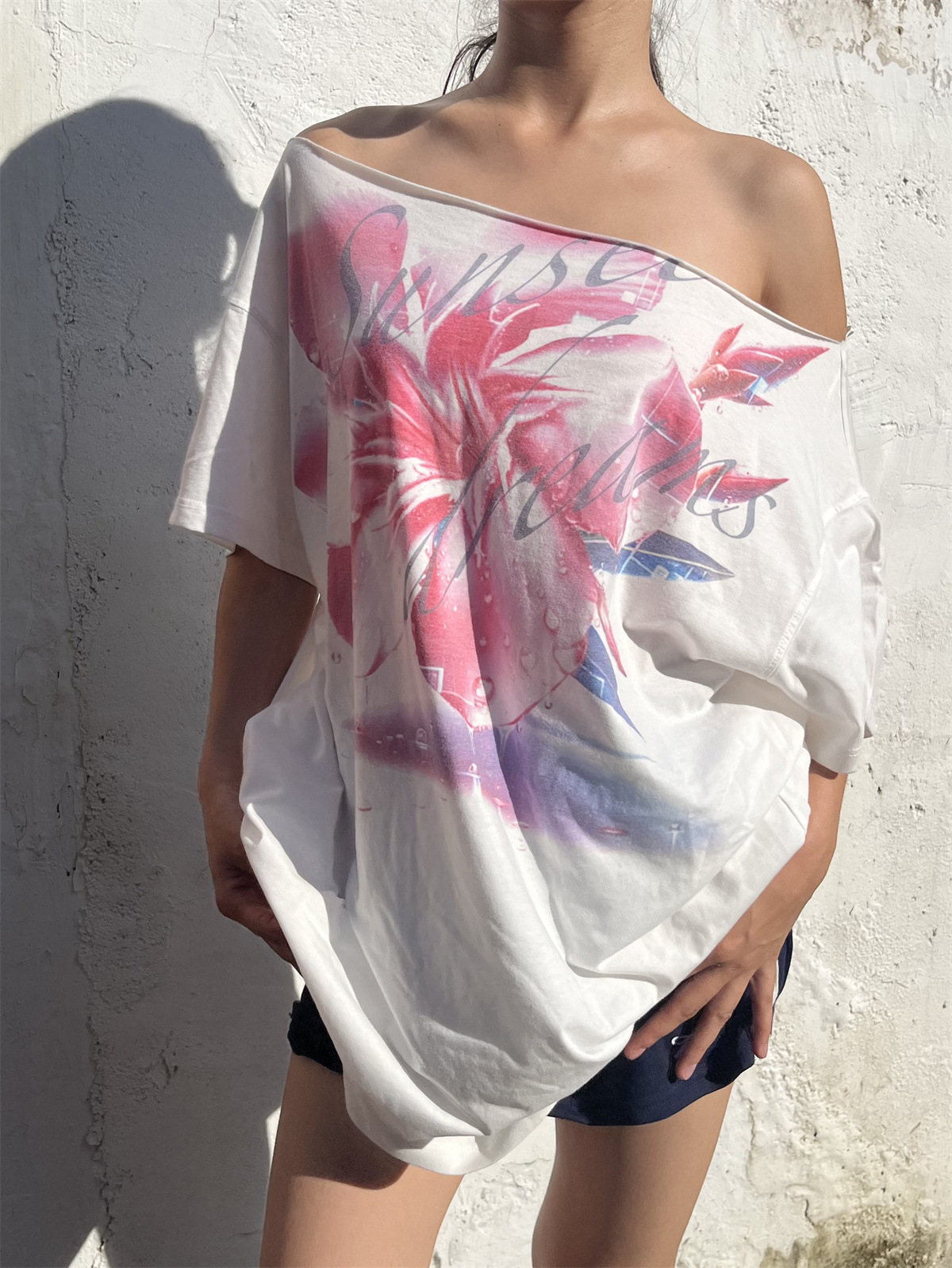 Pink Floral Print Off-Shoulder Short Sleeve Casual Asymmetrical T-Shirt for Women - Vintage Style, Versatile 90s Inspired Fashion