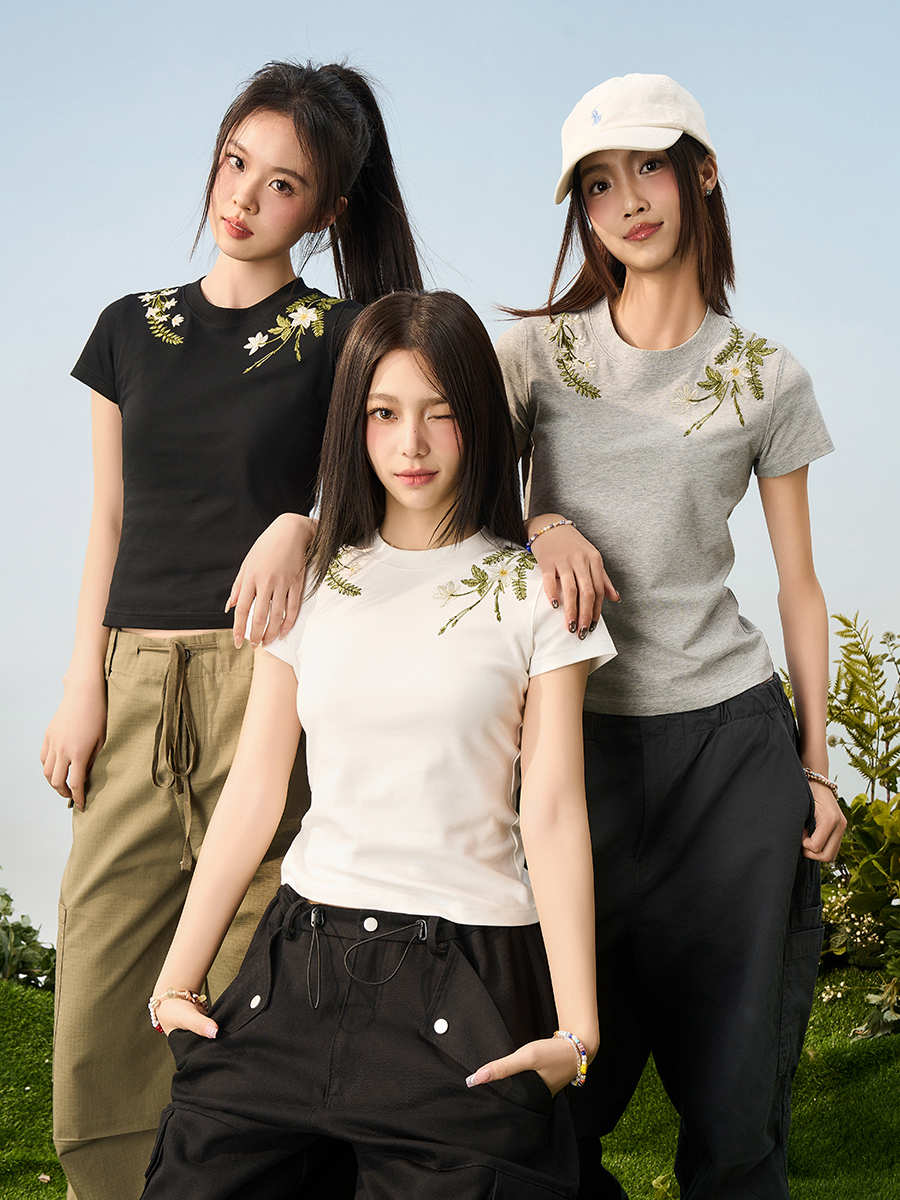 Plant-Themed Floral Embroidery Slim-Fit Round Neck Short Sleeve T-Shirt for Women - Trendy Korean Style Kids Fashion