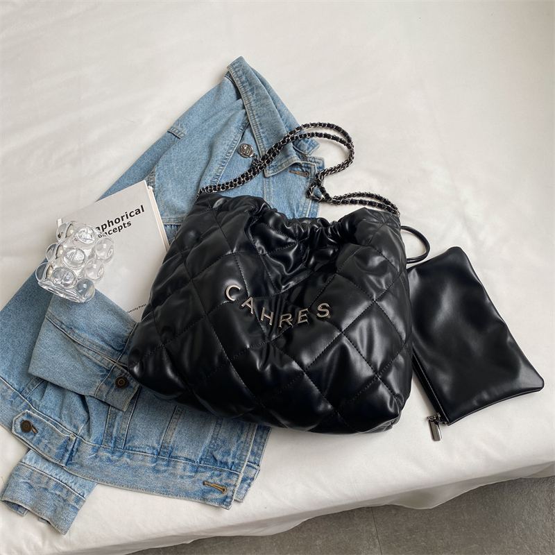 Quilted Chain Bag for Women - Large Capacity Fashion Tote for Commuting - Chic Autumn/Winter 2025 Style
