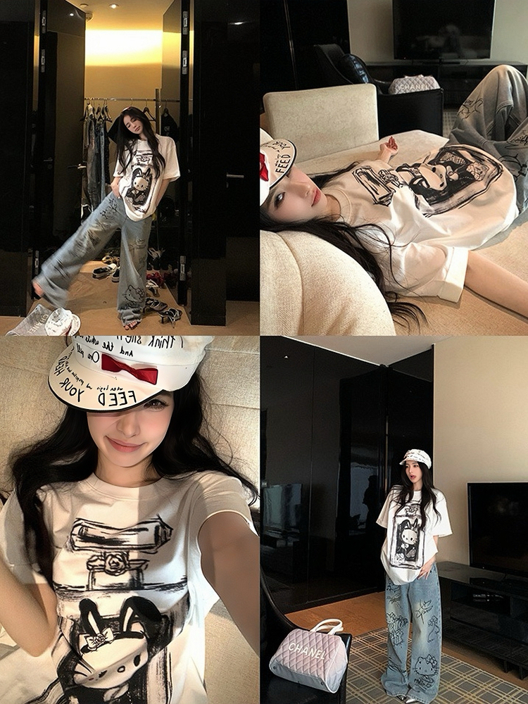 Relaxed Cat Sauce White Oversized Short Sleeve T-Shirt for Women - Casual and Comfy Graphic Tee