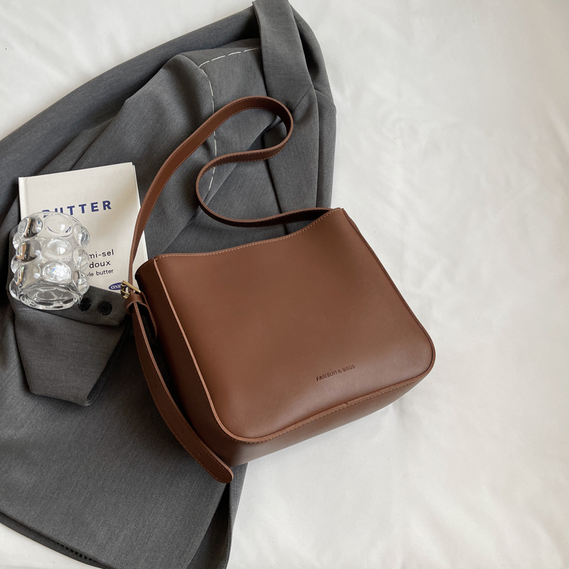 Retro Casual Shoulder Bag for Women - Trendy Spring Summer 2025 Bucket Crossbody Bag for Commuting and Everyday Use