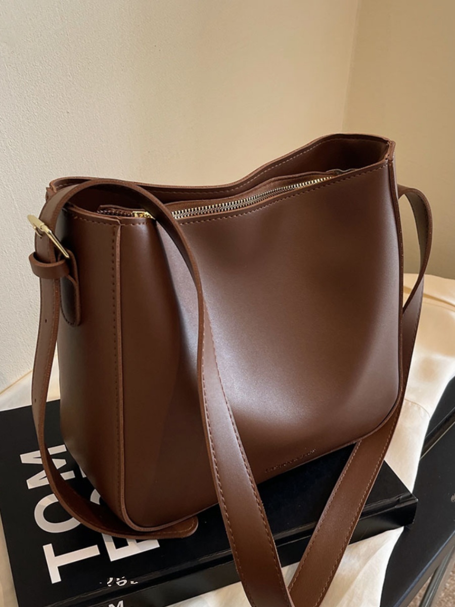 Retro Casual Shoulder Bag for Women - Trendy Spring Summer 2025 Bucket Crossbody Bag for Commuting and Everyday Use