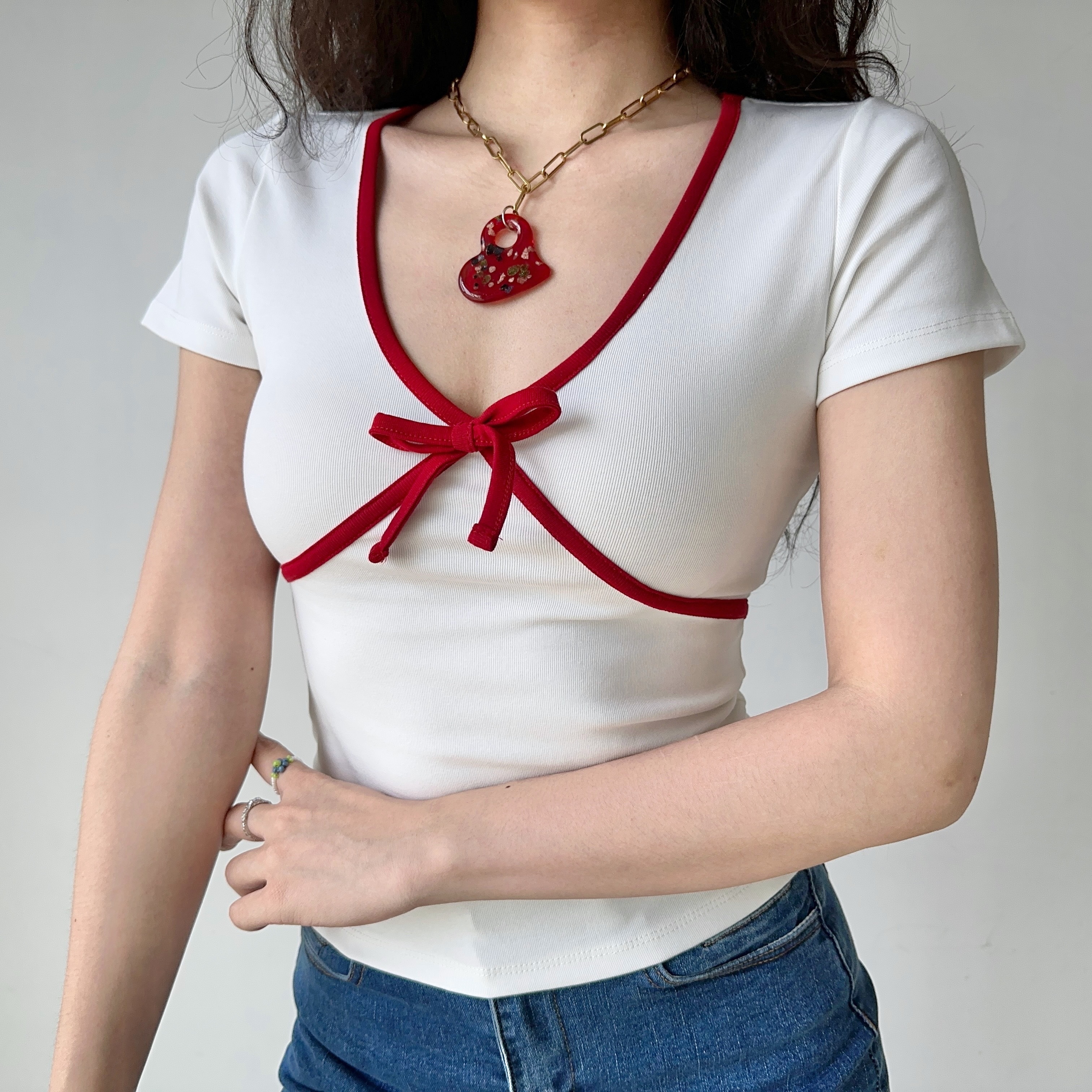 Retro Color-Blocking Bow Detail White T-Shirt for Women - Slim Fit Short Sleeve Top - European American Style Summer Fashion