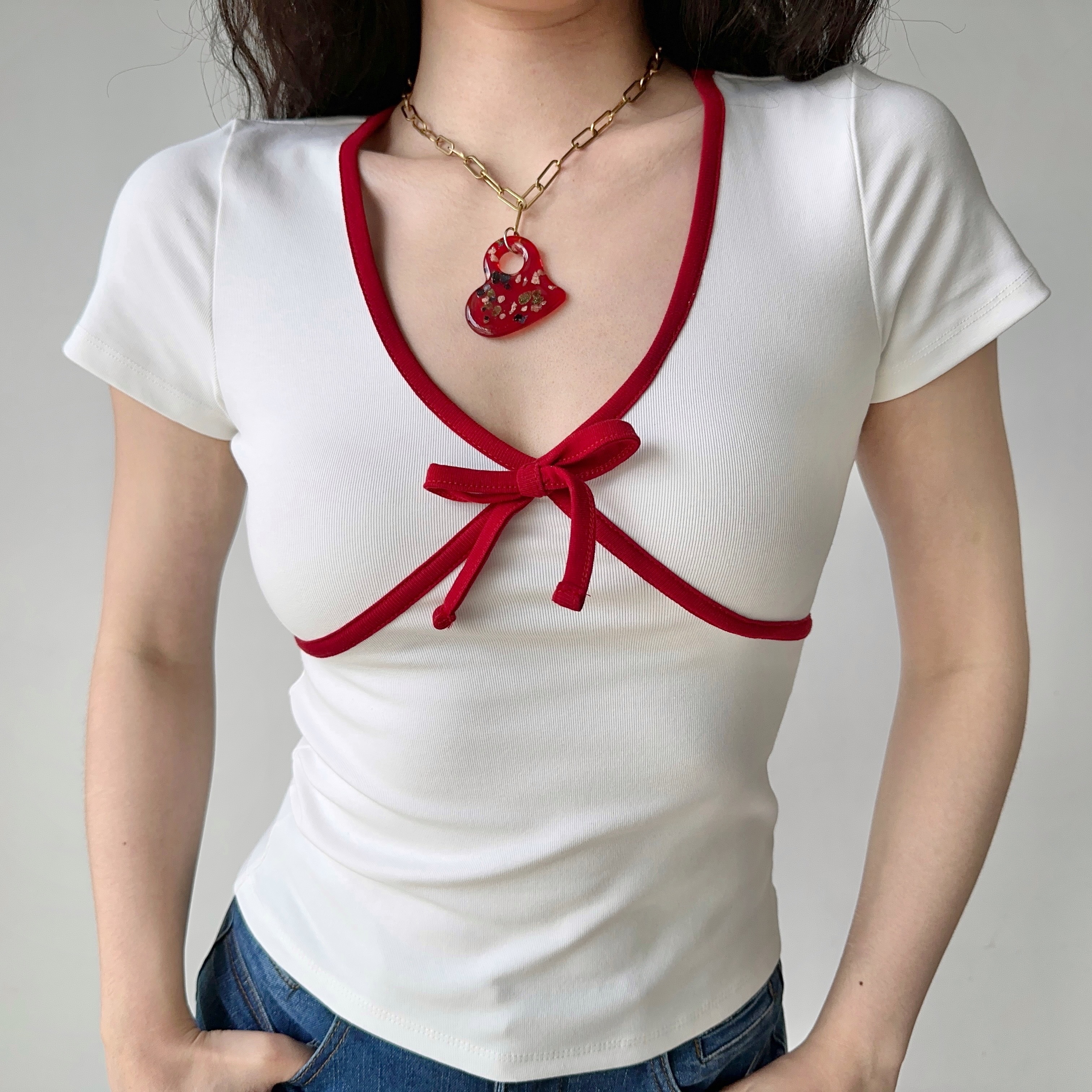 Retro Color-Blocking Bow Detail White T-Shirt for Women - Slim Fit Short Sleeve Top - European American Style Summer Fashion