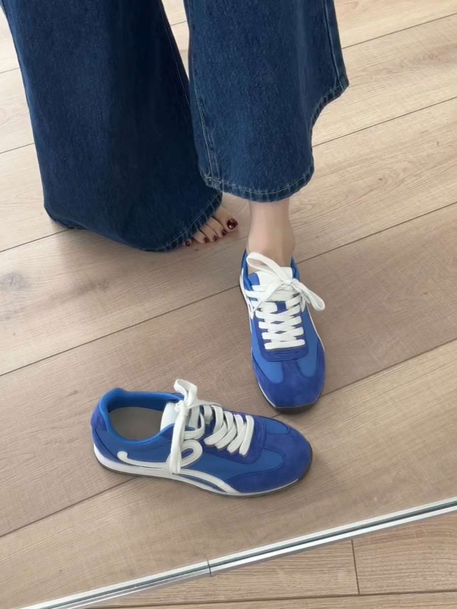 Retro Cowhide Color-Blocking Lace-Up Casual Sports Shoes for Women - Versatile Flat White Sneakers in Trendy Style
