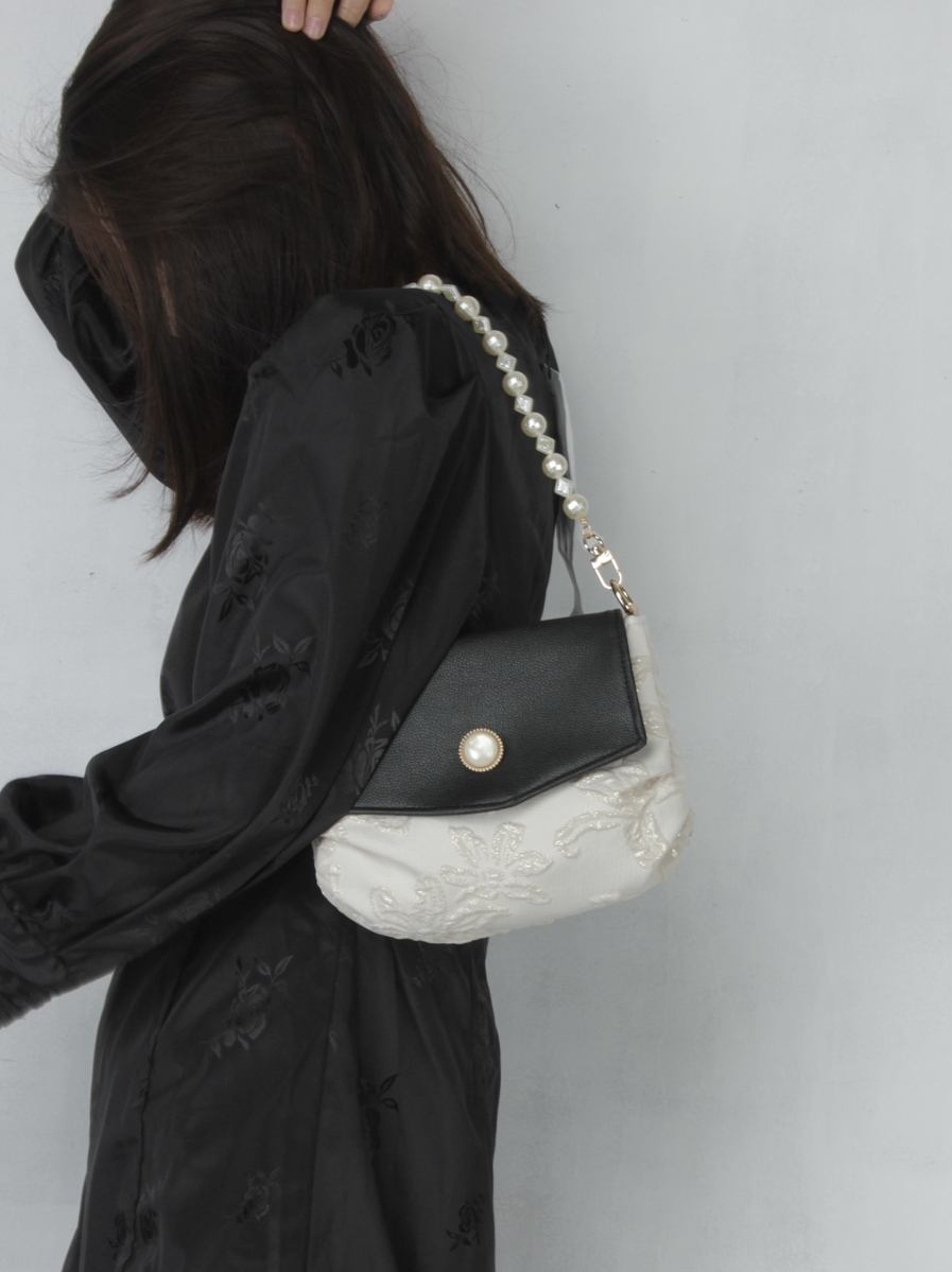 Retro Crossbody Underarm Bag for Women - Vintage Chinese-Style Hanfu Design, 2023 Trendy Niche Fashion Accessory