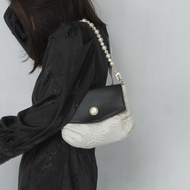 Retro Crossbody Underarm Bag for Women - Vintage Chinese-Style Hanfu Design, 2023 Trendy Niche Fashion Accessory