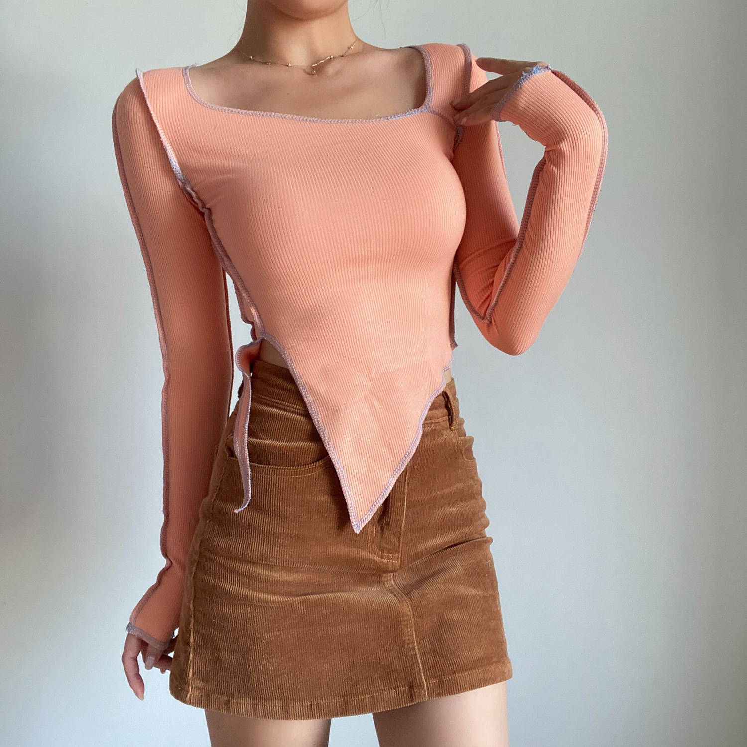 Retro Cute Color-Block Long Sleeve T-Shirt with Irregular Hem and Side Slit - Slim Fit Waist-Cinching Solid Color Top