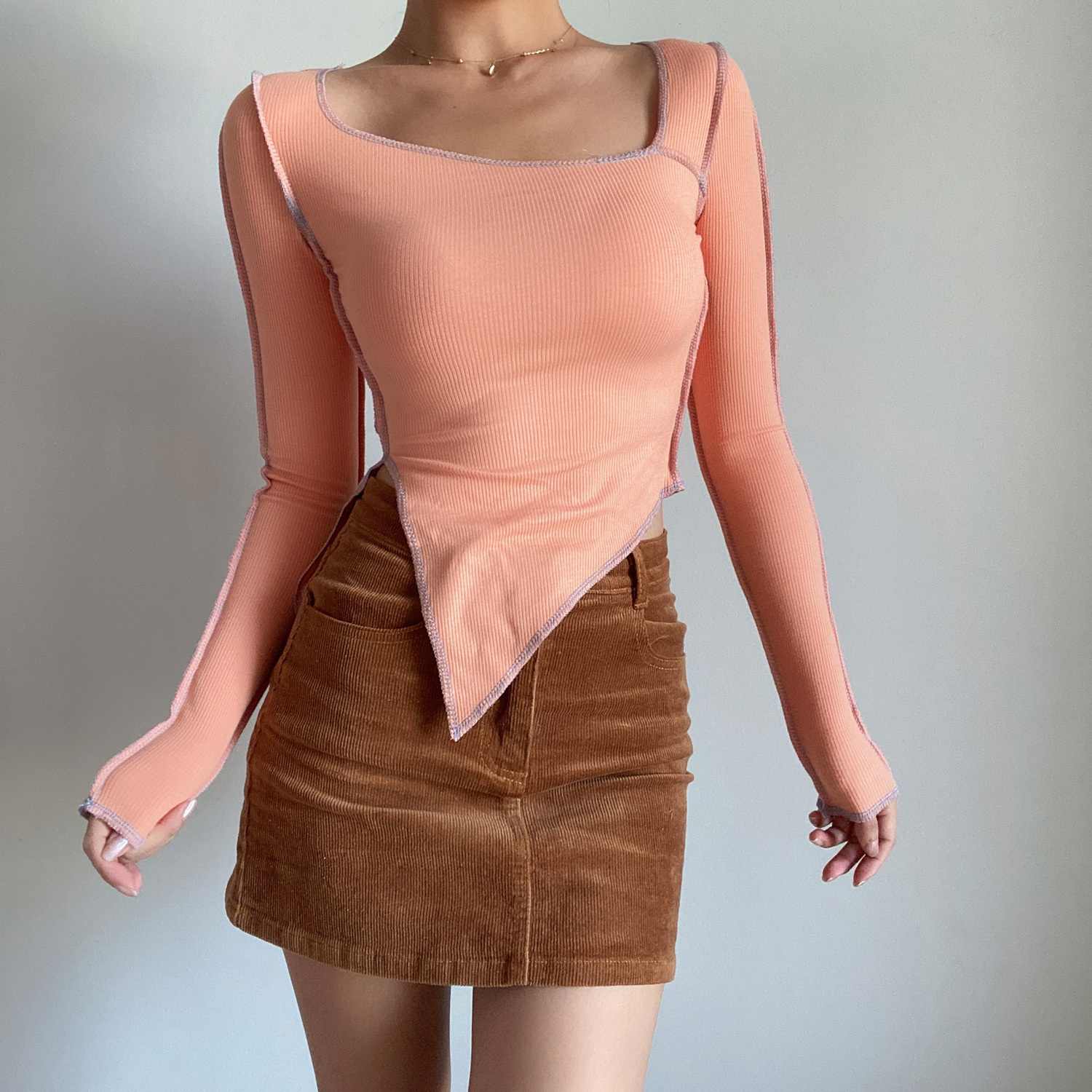 Retro Cute Color-Block Long Sleeve T-Shirt with Irregular Hem and Side Slit - Slim Fit Waist-Cinching Solid Color Top
