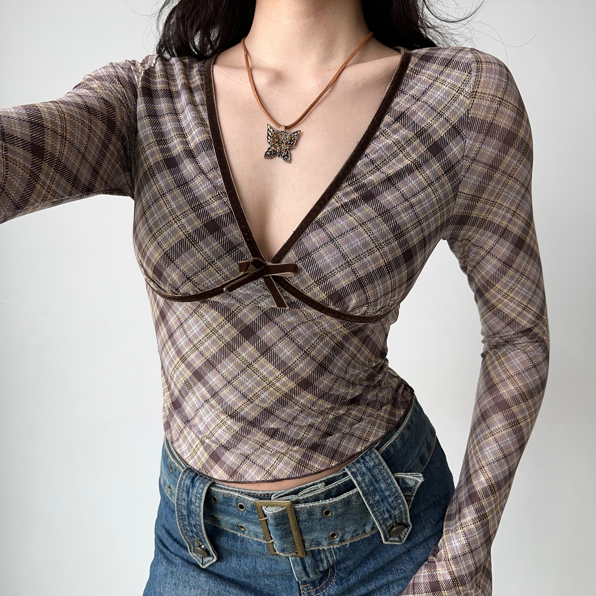 Retro Deep V-Neck Long Sleeve Plaid T-Shirt for Women - Slim Fit Cropped Top, European American Style, 90s Inspired Fashion