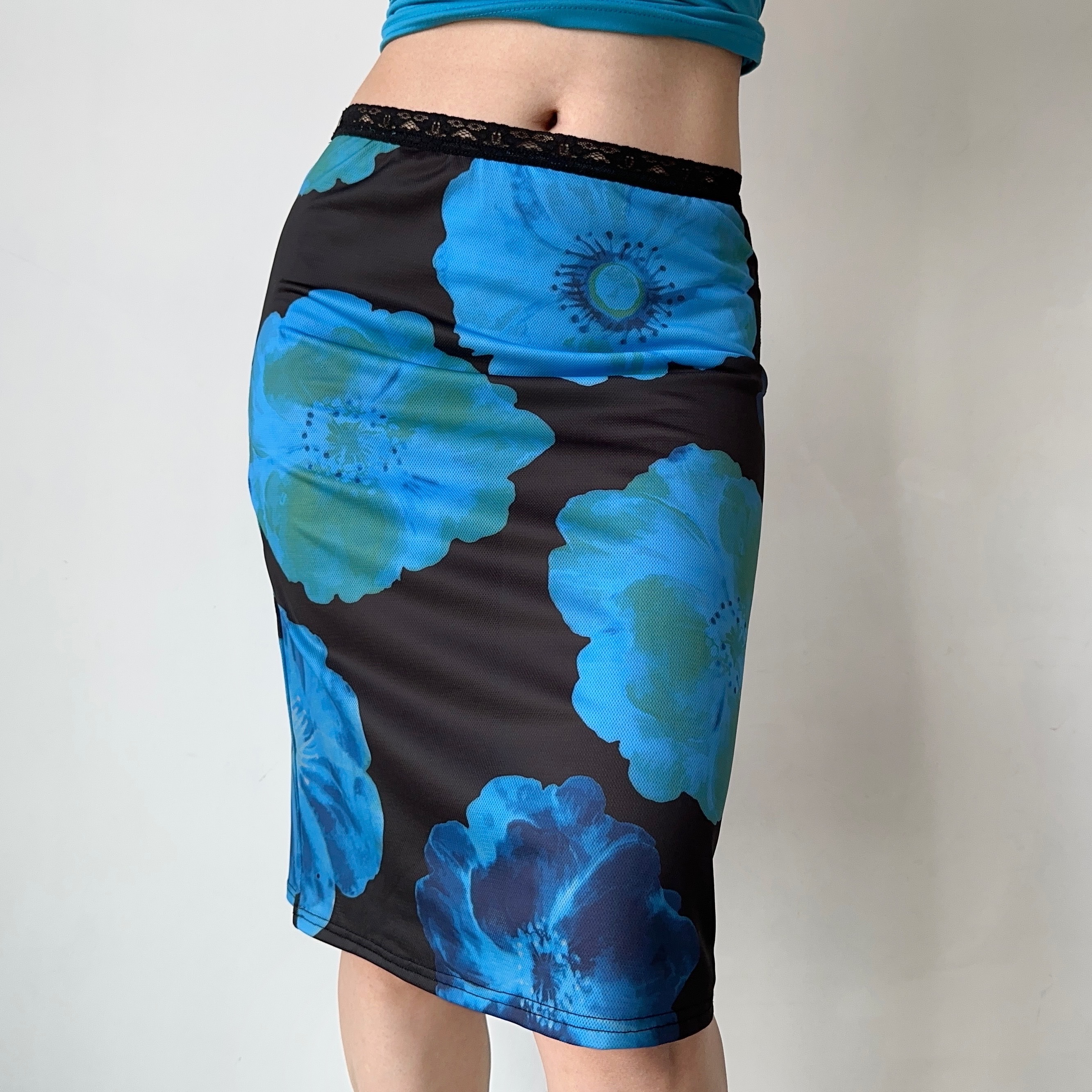 Retro Floral Printed Pencil Skirt with Lace Trim - European American Style Short Skirt for a Chic 90s Inspired Look