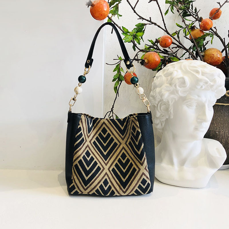 Retro Geometric Stripe Crossbody Handbag for Women - Unique Design, Versatile Spring/Summer Style