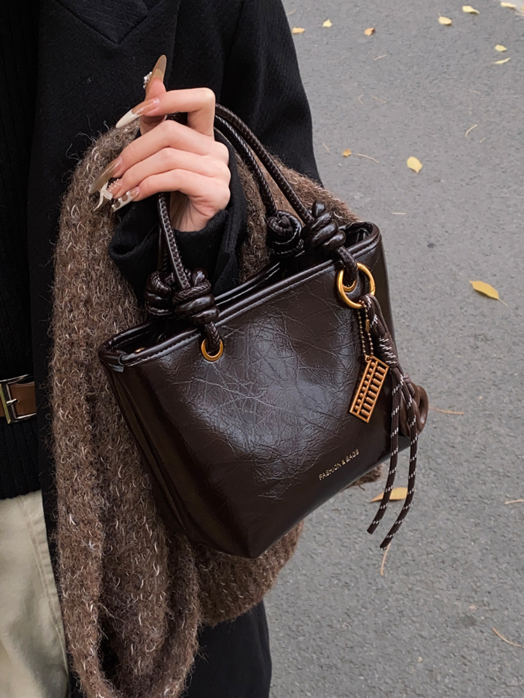 Retro Handheld Bucket Bag for Women - Minimalist Casual Shoulder Bag, 2025 Autumn Winter Style, Korean Fashion Trend