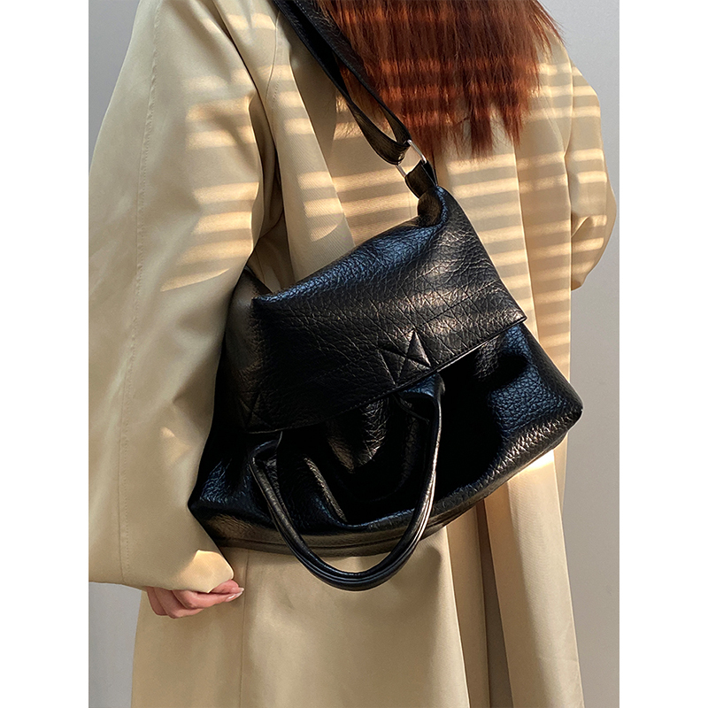 Retro Handheld Large Capacity Tote Bag for Women - Stylish Commuting Shoulder Crossbody Bag - 2025 Niche Design