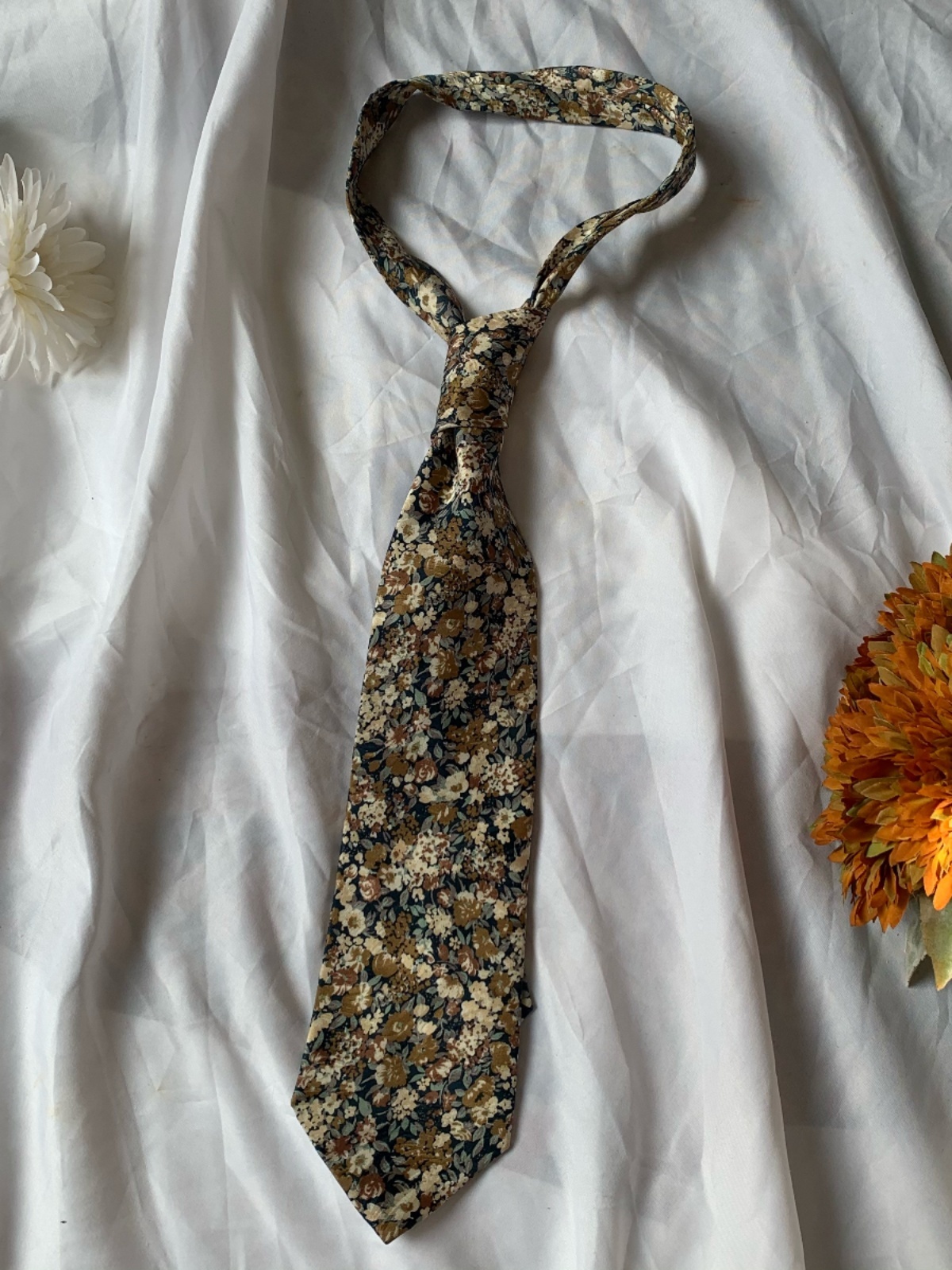 Retro Hong Kong Style Floral Tie - Vintage Wide Bow Tie for Casual Looks - Trendy Korean Style Accessory