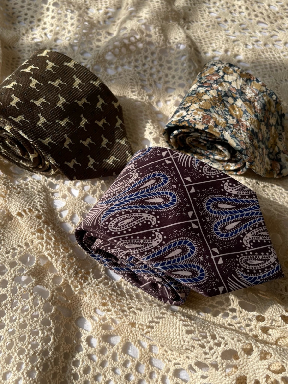 Retro Hong Kong Style Floral Tie - Vintage Wide Bow Tie for Casual Looks - Trendy Korean Style Accessory
