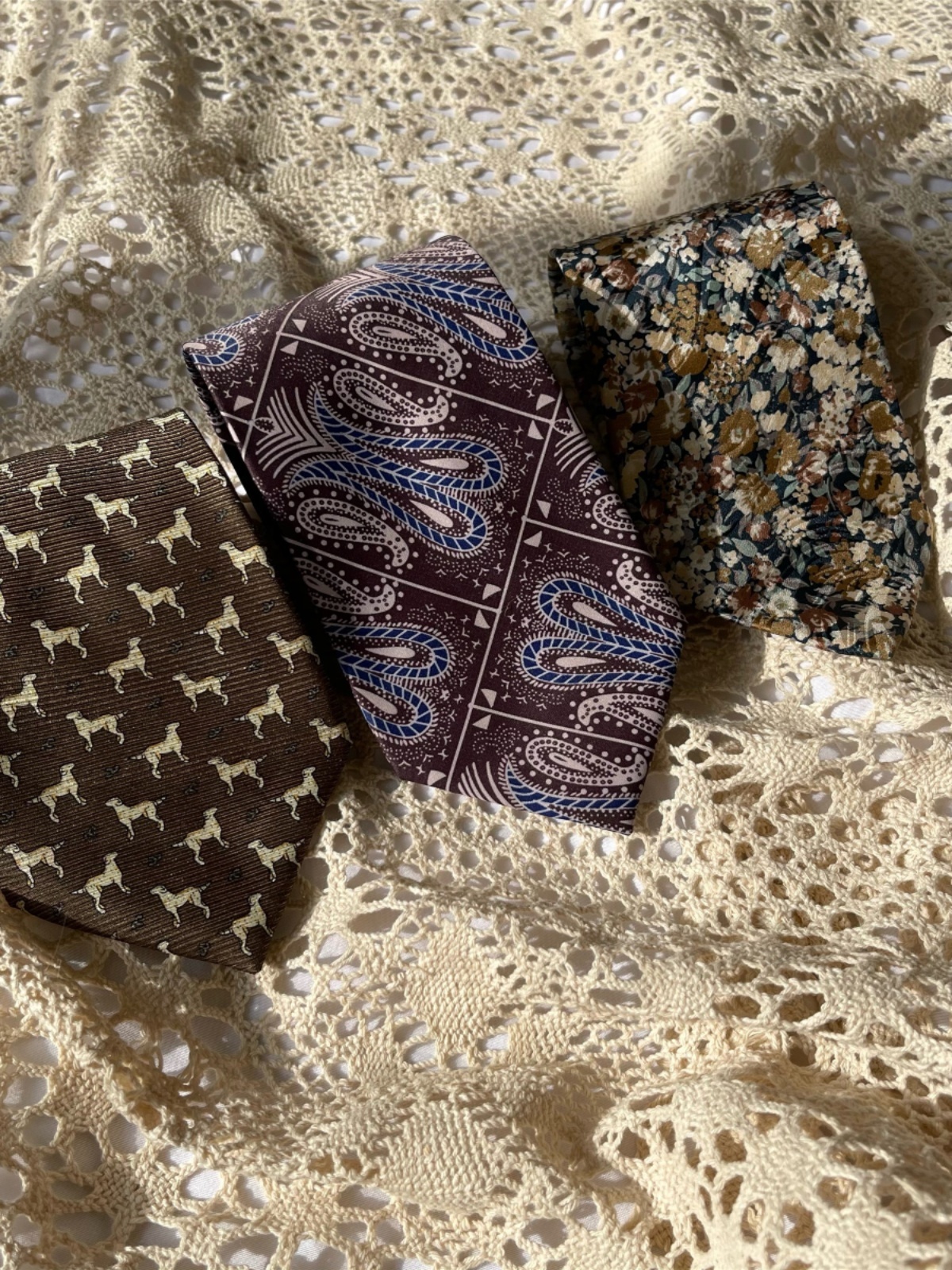 Retro Hong Kong Style Floral Tie - Vintage Wide Bow Tie for Casual Looks - Trendy Korean Style Accessory