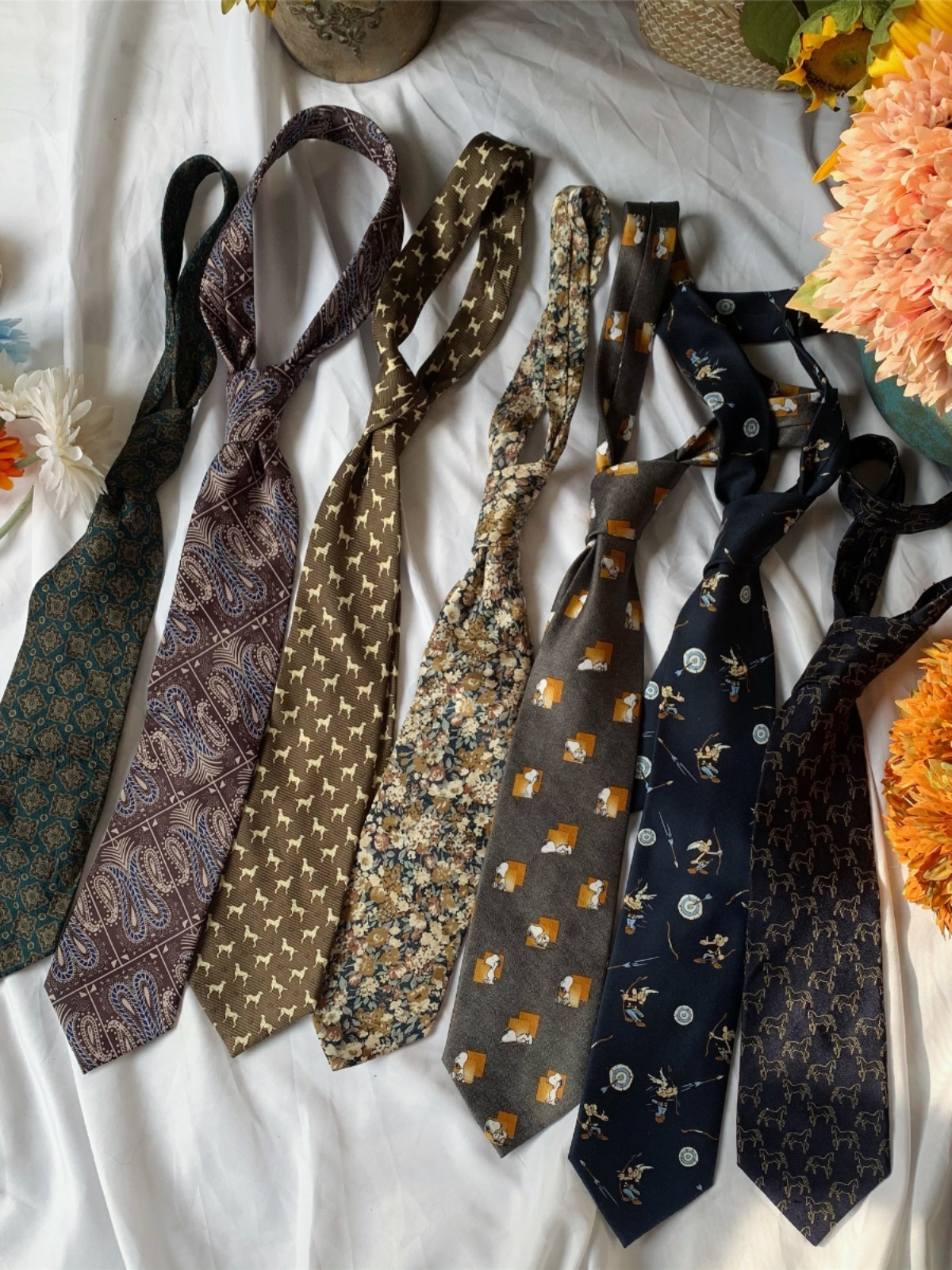 Retro Hong Kong Style Floral Tie - Vintage Wide Bow Tie for Casual Looks - Trendy Korean Style Accessory