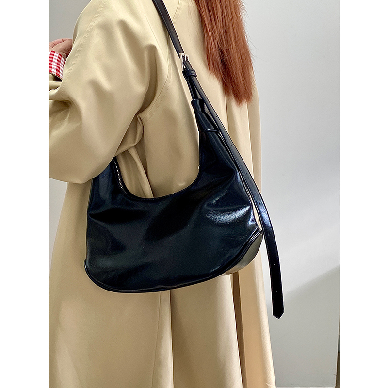 Retro Large Capacity Dumpling Bag for Women - Versatile Shoulder Crossbody Underarm Bag - 2025 Niche Design
