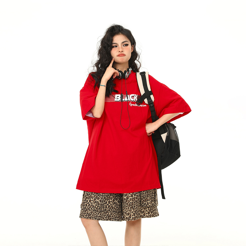 Retro Letter Print Short Sleeve T-Shirt for Men and Women - Trendy Loose Fit Red Tee for Summer - American Style