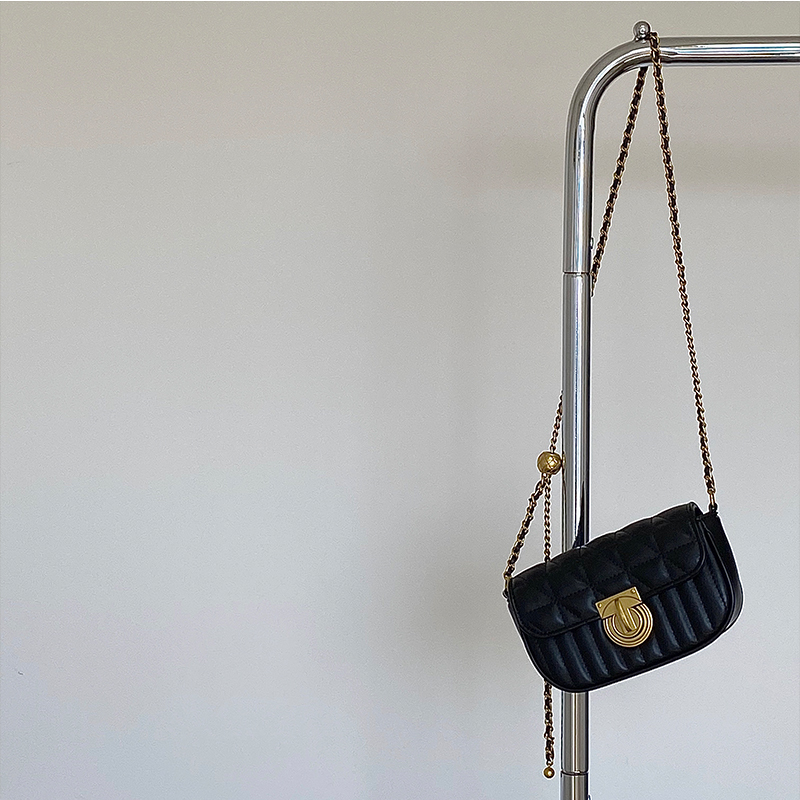 Retro Lock Buckle Chain Shoulder Crossbody Bag for Women - Spring Summer 2025 Niche Design Small Bag