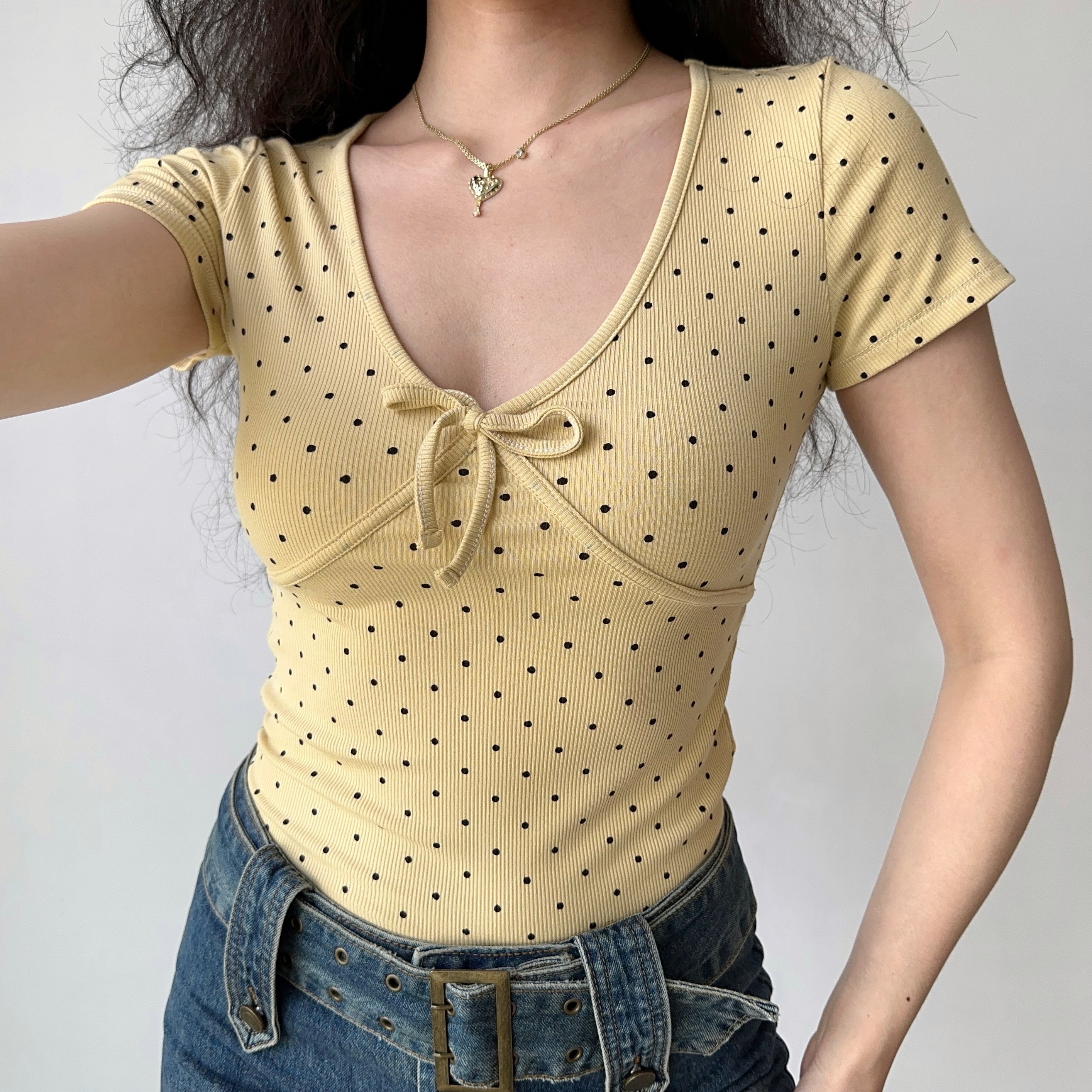 Retro Polka Dot Bow V-Neck T-Shirt for Women - Slim Fit Short Sleeve Summer Top in European American Style