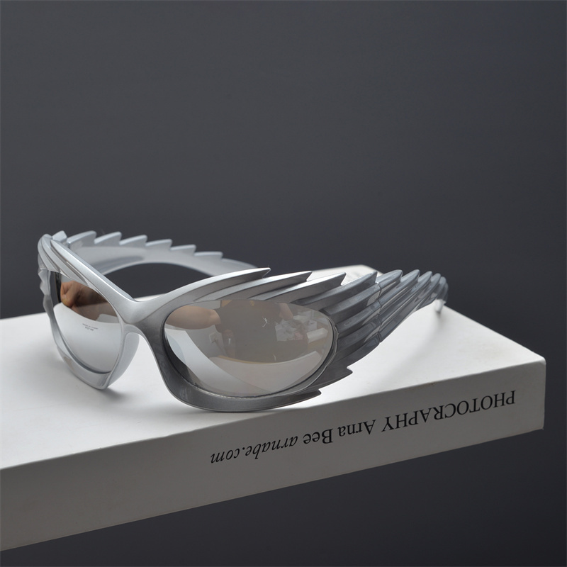 Retro Punk Asymmetric Winged Sunglasses for Men and Women - Trendy Street Style Eyewear for Millennial Fashion