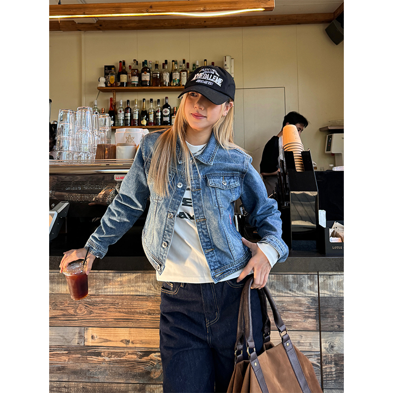 Retro Slim-Fit Denim Jacket for Women - American Style with Lapel, Versatile Splicing, Perfect for Autumn Fashion