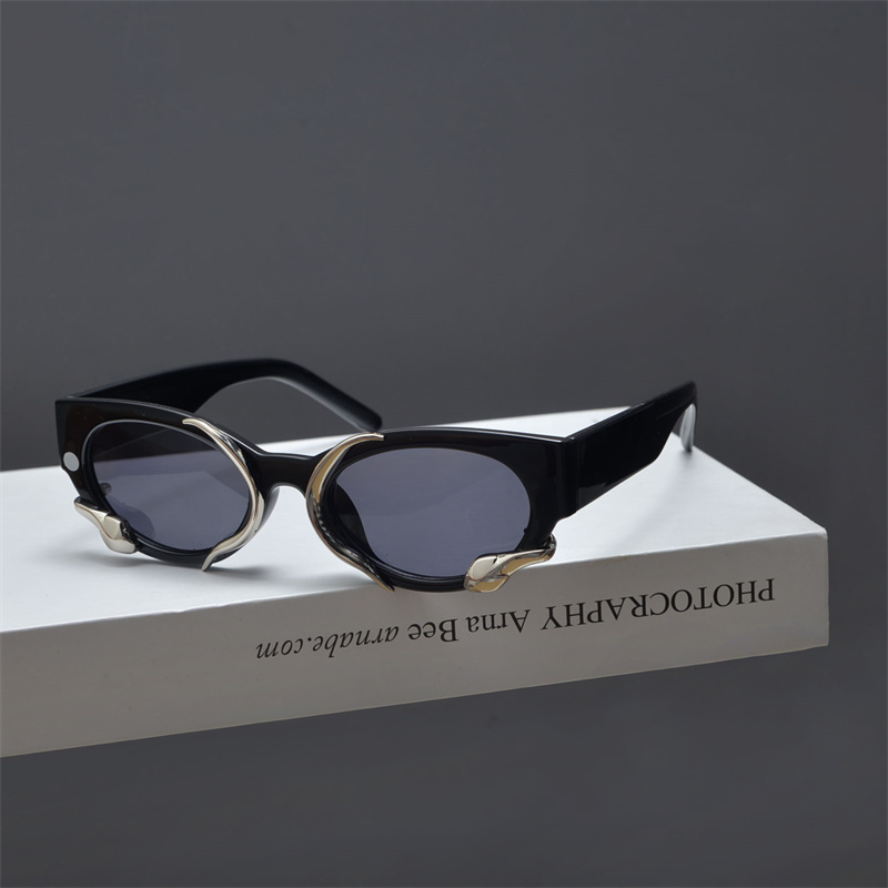 Retro Snake-Shaped Cat-Eye Sunglasses for Women - Millennium Style Korean Trendy Hip-Hop Party Eyewear