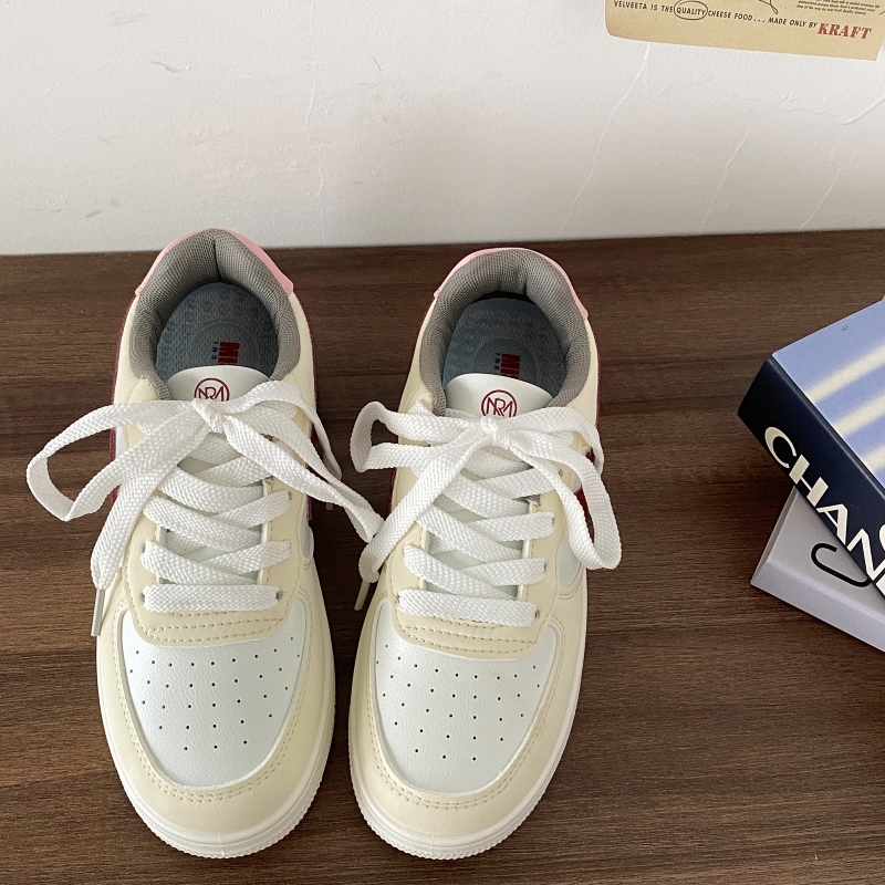 Retro Thick-Soled Star Sneakers for Women - Casual White Sports Shoes, 2025 Spring Style, Versatile Trendy Footwear