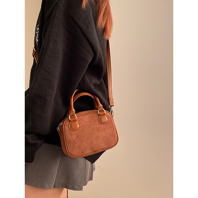Retro Velvet Pillow Handbag for Women - Spring Summer Shoulder Crossbody Bag - Niche Design 2025