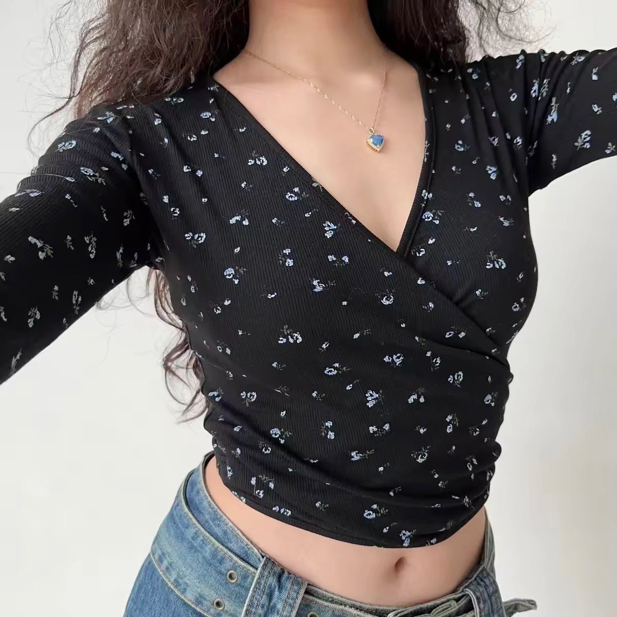 Sexy Floral Tie Cross V-Neck Long Sleeve T-Shirt for Women - European & American Style Slim Fit Short Top, Perfect for Y2K & Casual Wear